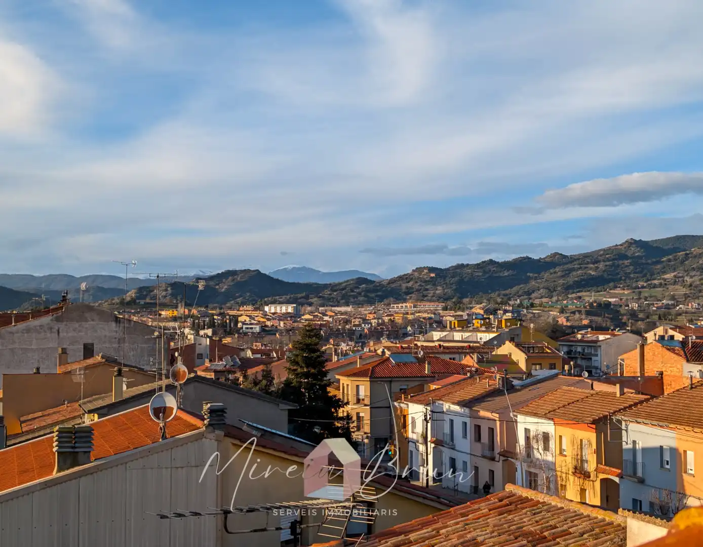 Vista exterior de Dúplex en venda en Torelló amb Calefacció