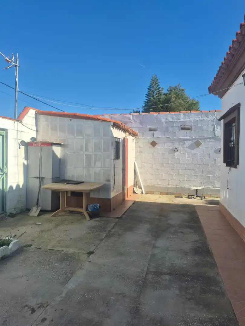 Vista exterior de Casa o xalet en venda en Chiclana de la Frontera