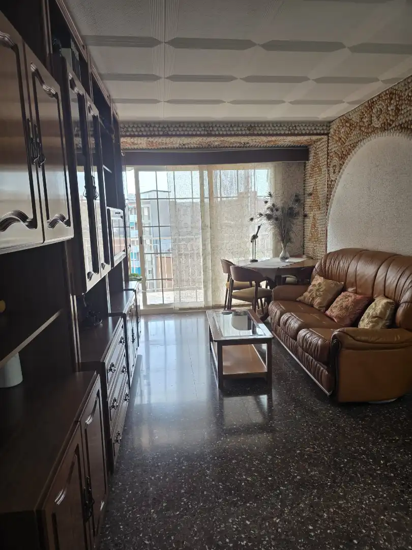 Wohnzimmer von Wohnung zum Verkauf in L'Hospitalet de Llobregat mit Ofen und Balkon