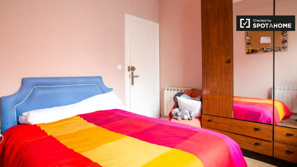 Bedroom of Flat for share in Bilbao   with Air Conditioner, Heating and Terrace