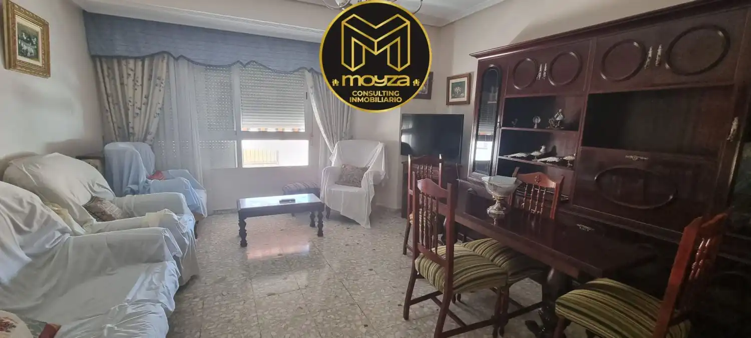 Piso con terraza en venta en Martos, imagen 2