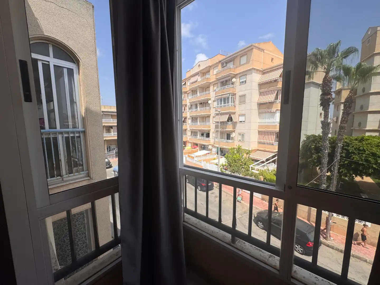 Vista exterior de Estudi en venda en Torrevieja amb Aire condicionat, Moblat i Rentadora