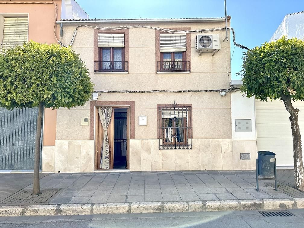 Vista exterior de Casa o xalet en venda en La Roda de Andalucía amb Aire condicionat, Terrassa i Traster