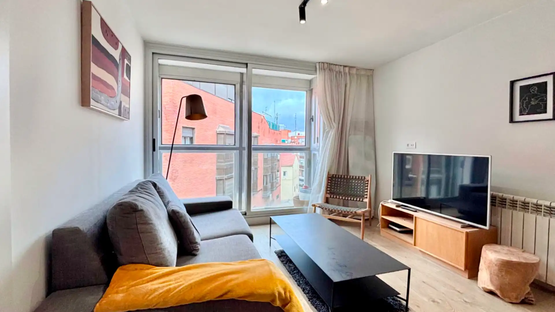 Living room of Flat for rent in Madrid  with Air Conditioner, Heating and Storage room