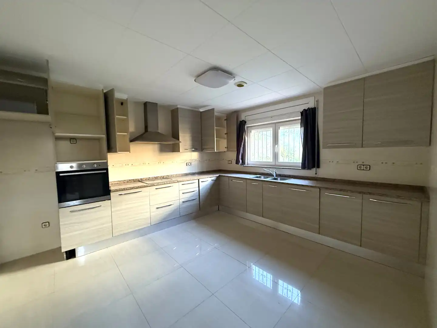 Cuina de Casa o xalet en venda en Lloret de Mar amb Aire condicionat, Calefacció i Jardí privat