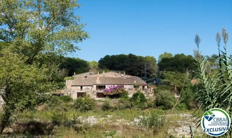 Vista exterior de Casa o xalet en venda en Sant Miquel de Fluvià amb Aire condicionat, Calefacció i Terrassa