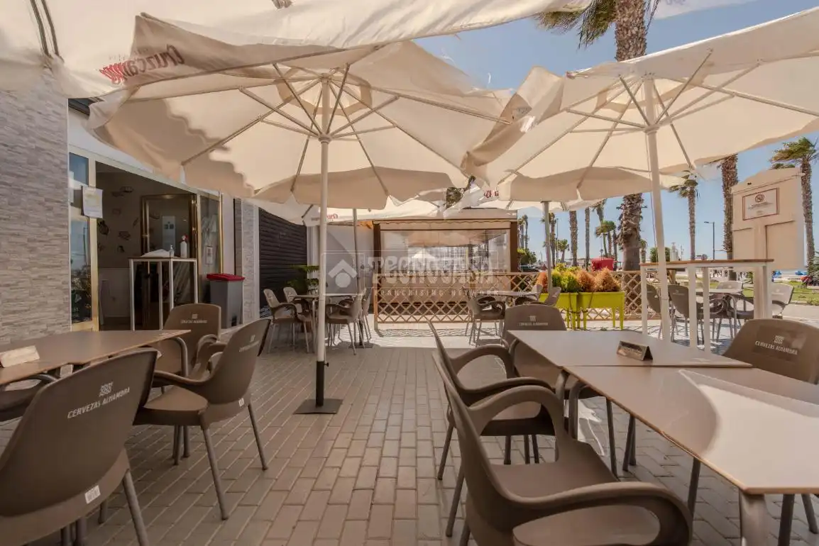 Terraza de Local en venta en Salobreña