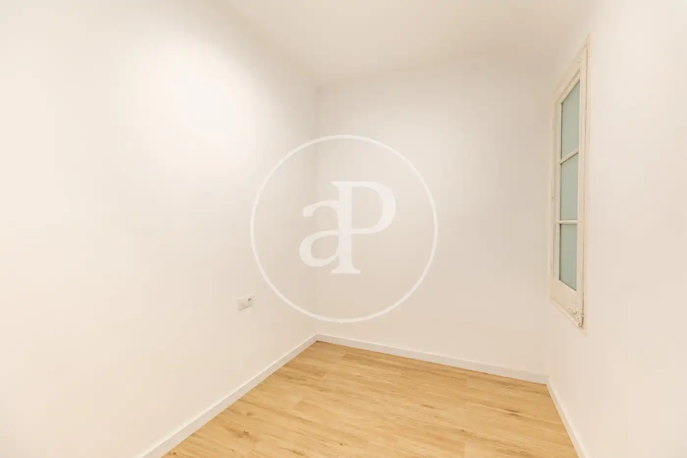 Flat for sale in Barcelona  with Air Conditioner and Heating