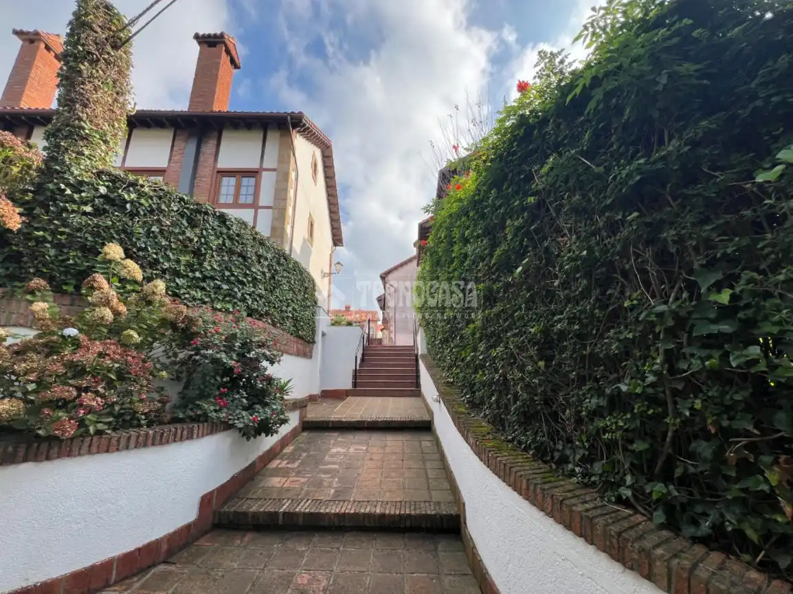 Außenansicht von Einfamilien-Reihenhaus zum Verkauf in Ribamontán al Mar mit Heizung, Möbliert und Balkon