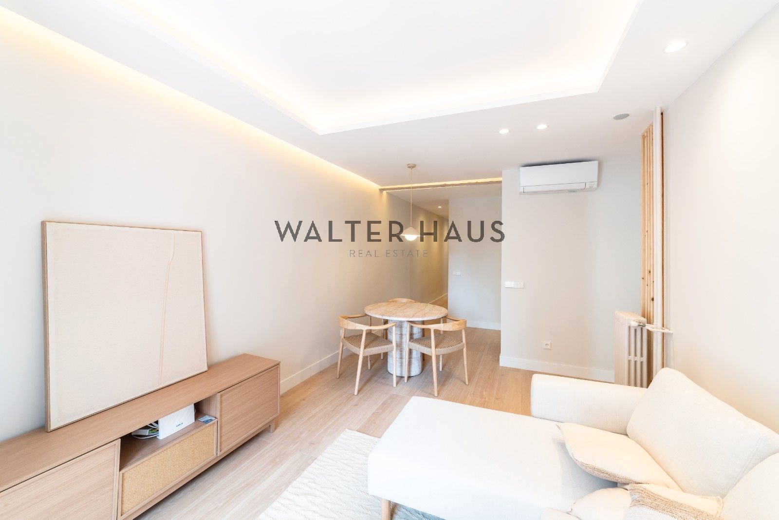 Living room of Flat for sale in  Madrid Capital  with Air Conditioner, Heating and Oven