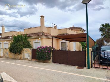 Villa con piscina in vendita a BALCON DE PONOIG