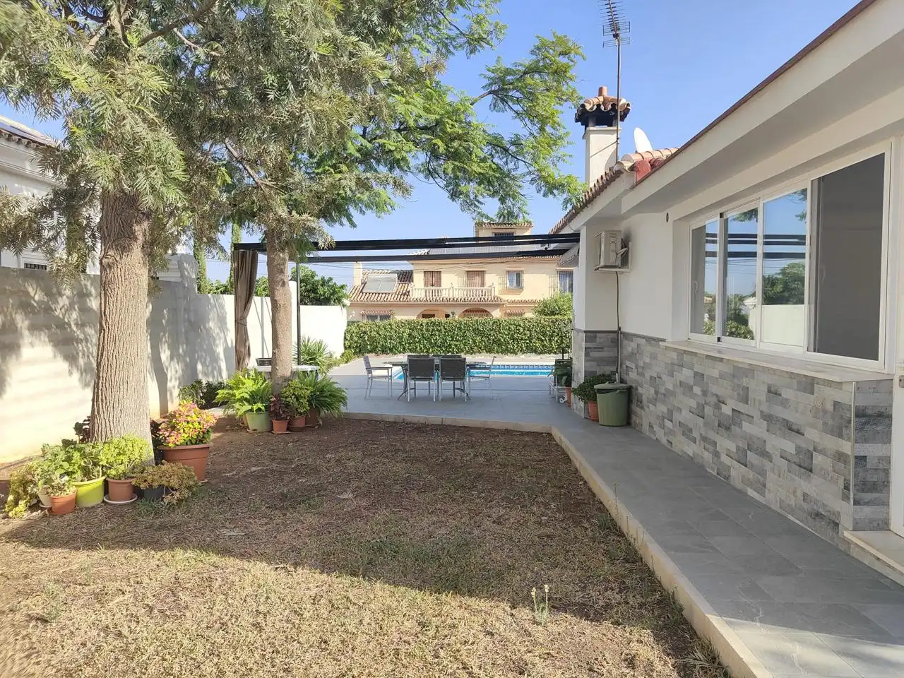 Terrassa de Casa o xalet de lloguer en Alhaurín de la Torre amb Aire condicionat, Jardí privat i Piscina