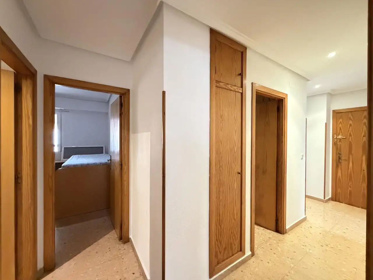 Wohnung zum Verkauf in Alicante / Alacant mit Klimaanlage, Privatgarten und Terrasse