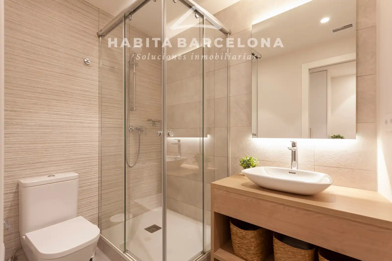 Baño de Piso de alquiler en Barcelona con Aire acondicionado, Calefacción y Parquet