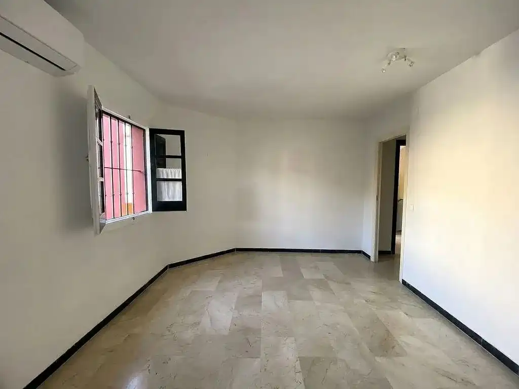 Exterior view of Study for sale in Casco Antiguo