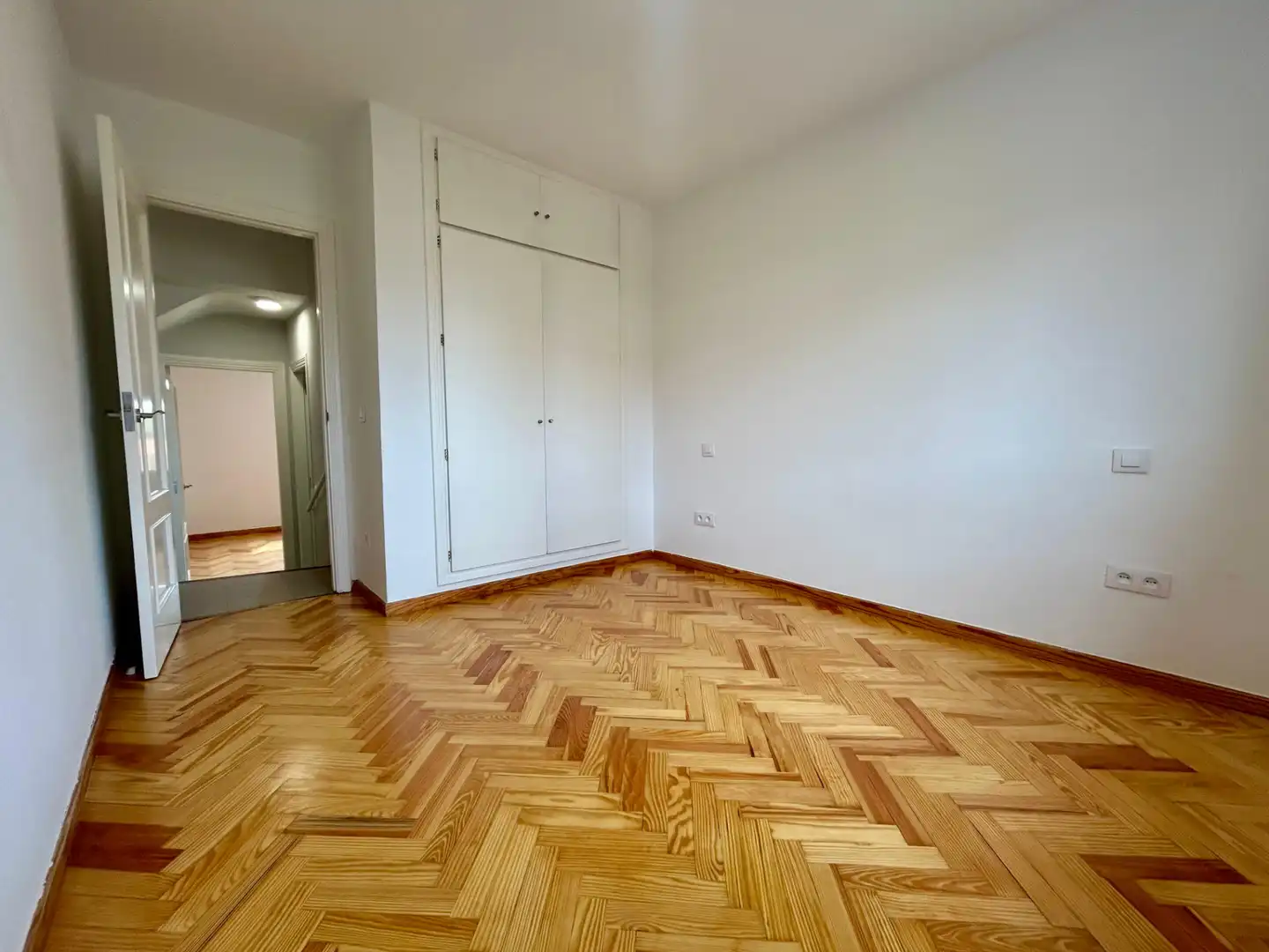 Dormitori de Casa adosada en venda en La Lastrilla  amb Calefacció, Jardí privat i Parquet