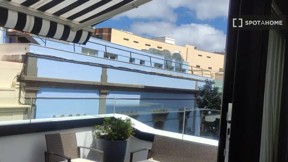 Terrassa de Apartament per a compartir en Las Palmas de Gran Canaria amb Aire condicionat, Terrassa i Moblat