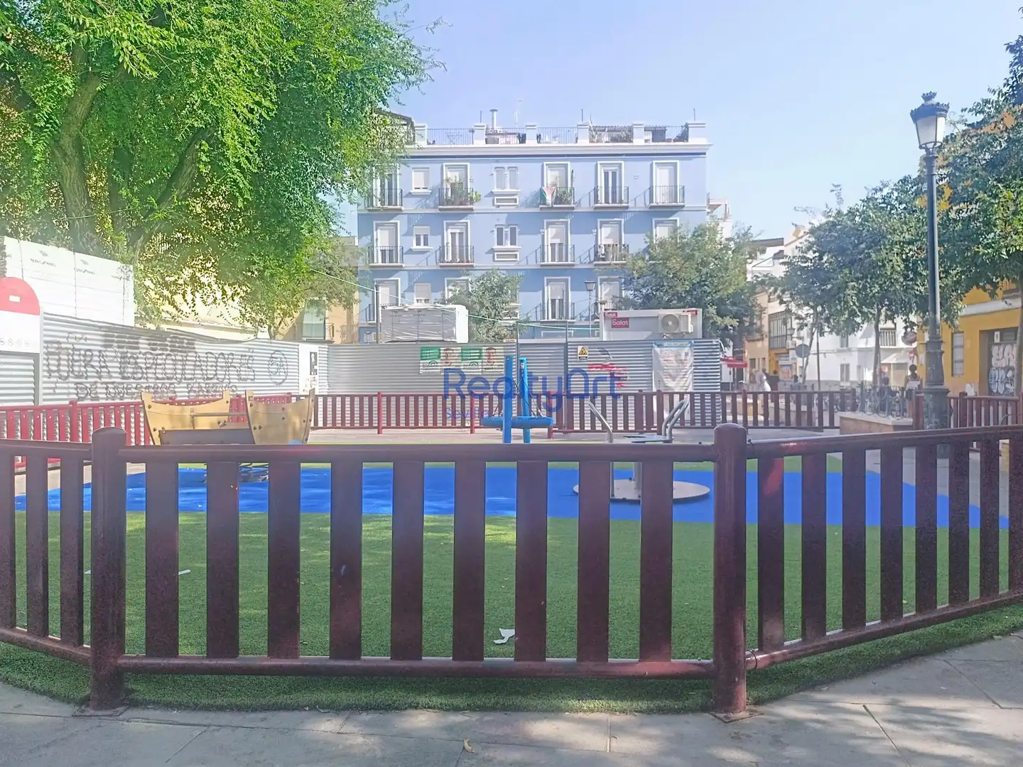 Swimming pool of Flat for sale in Sevilla