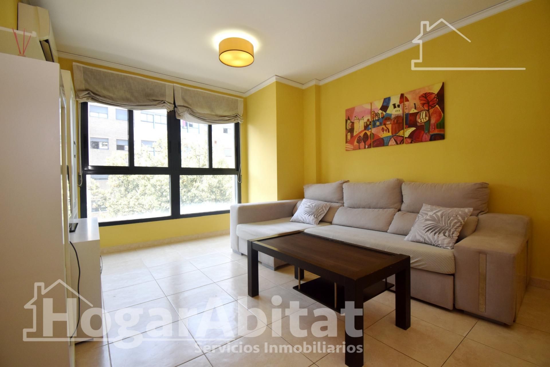 Sala de estar de Piso en venta en Castellón de la Plana / Castelló de la Plana con Aire acondicionado, Calefacción y Trastero
