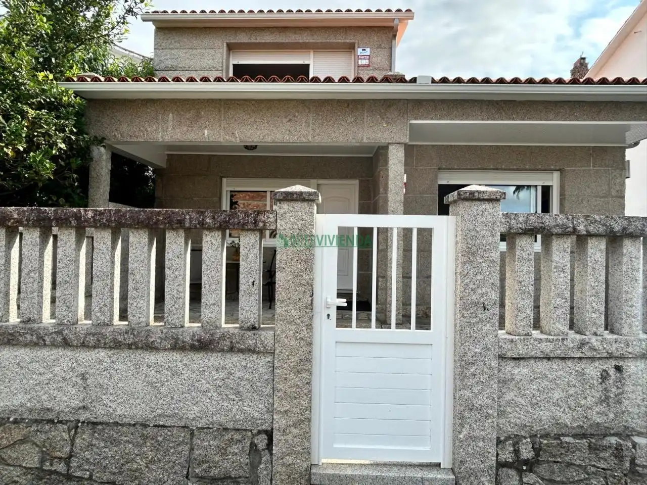 Vista exterior de Casa o chalet en venta en Sanxenxo con Calefacción y Jardín privado