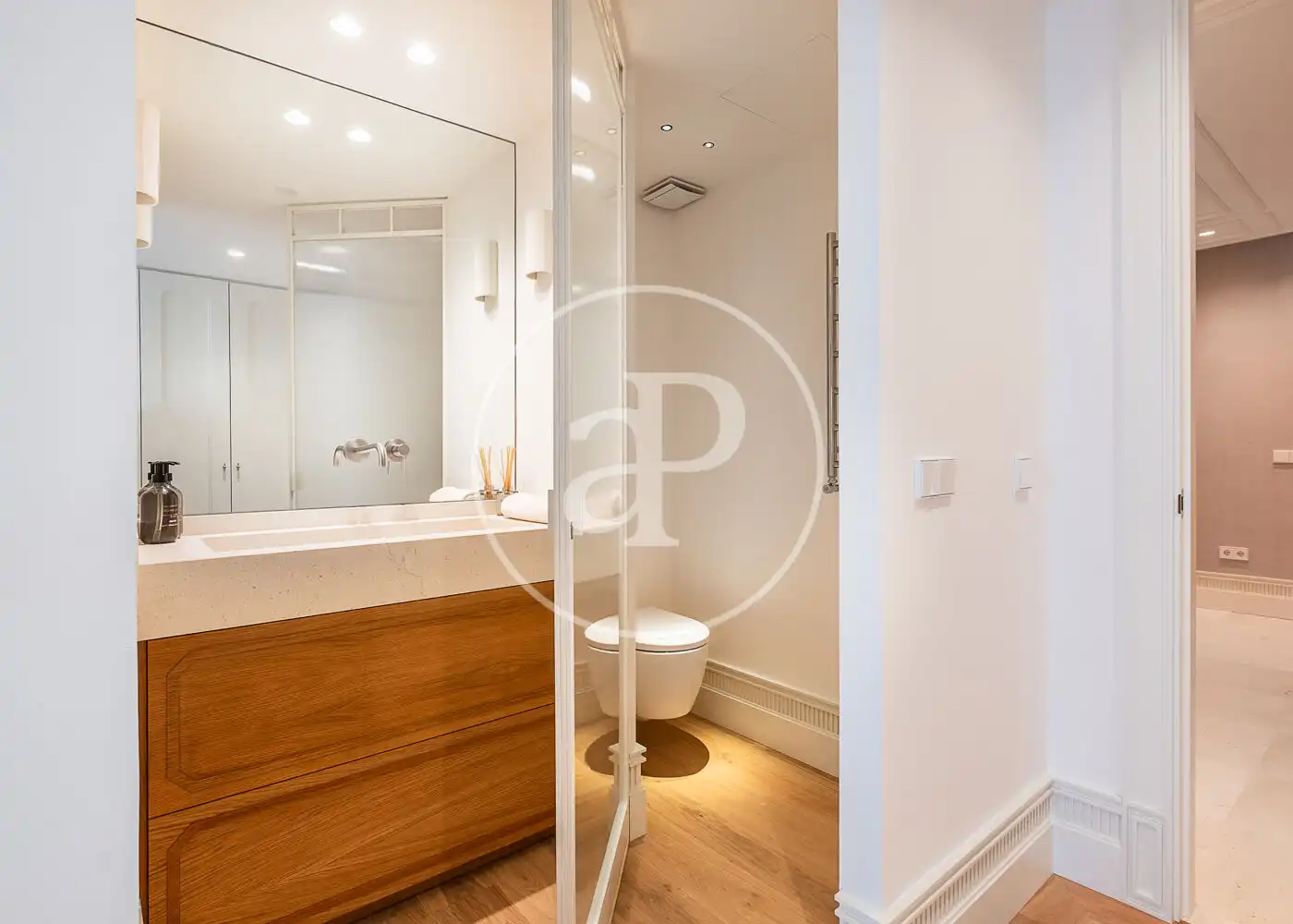 Badezimmer von Wohnung zum Verkauf in Madrid mit Klimaanlage, Heizung und Terrasse