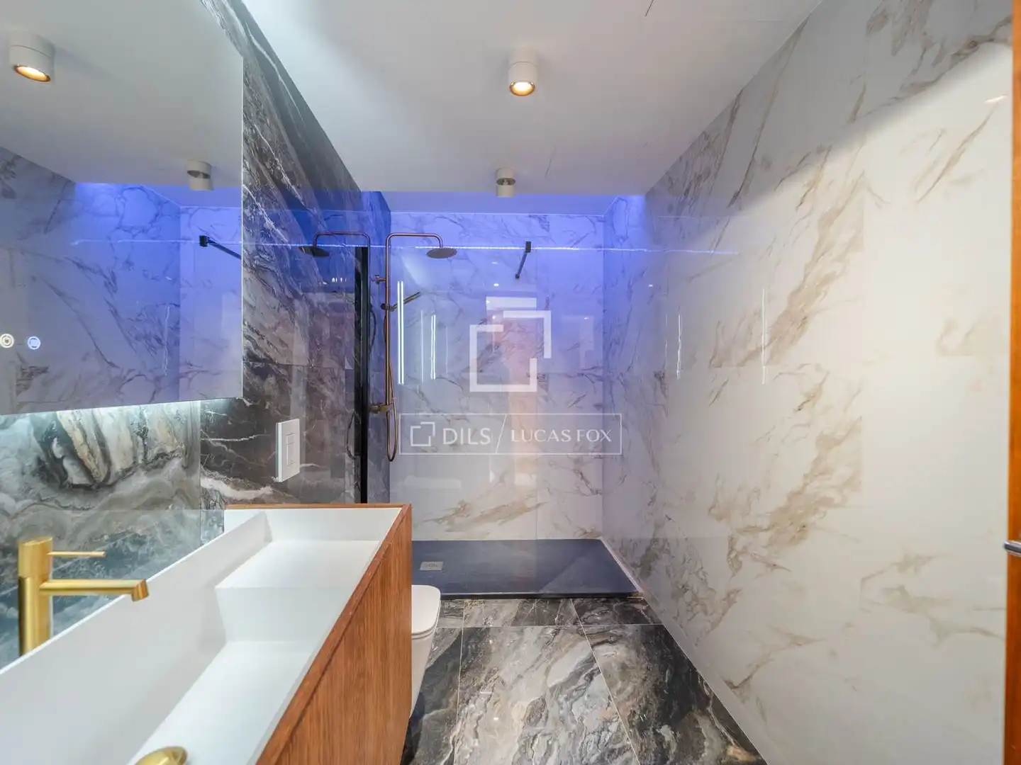 Bathroom of Houses for sale in Torrent  with Air Conditioner, Private garden and Terrace