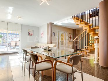 Casa con balcón en venta en Carrer 14