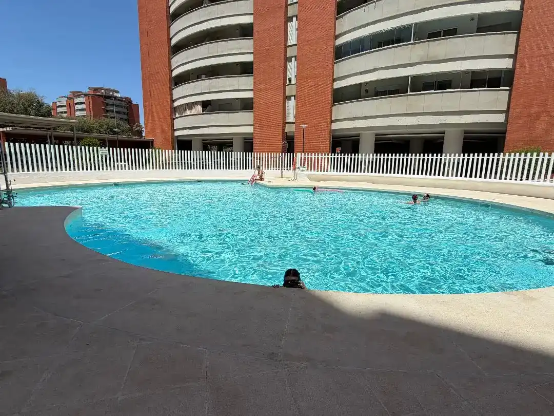 Schwimmbecken von Wohnung zum Verkauf in  Sevilla Capital mit Klimaanlage, Schwimmbad und Balkon