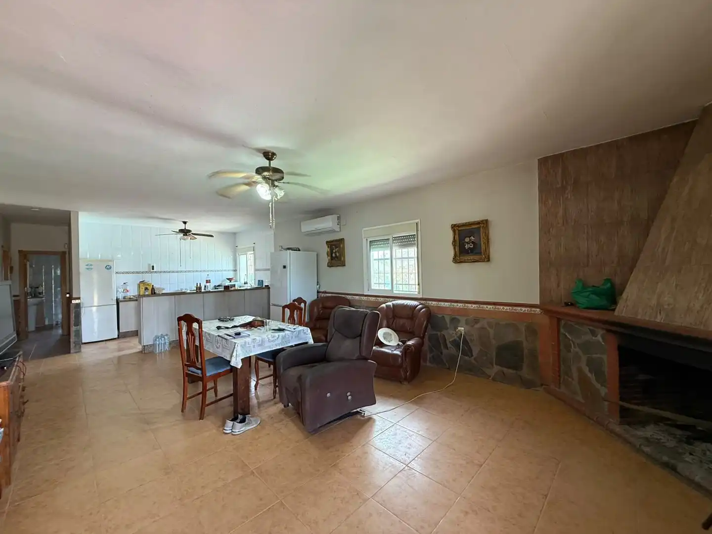 Wohnzimmer von Country house zum Verkauf in Utrera mit Privatgarten, Terrasse und Schwimmbad