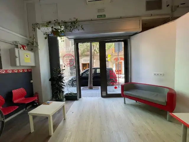 Local comercial en venda a Carrer de Galileu, imagen 4