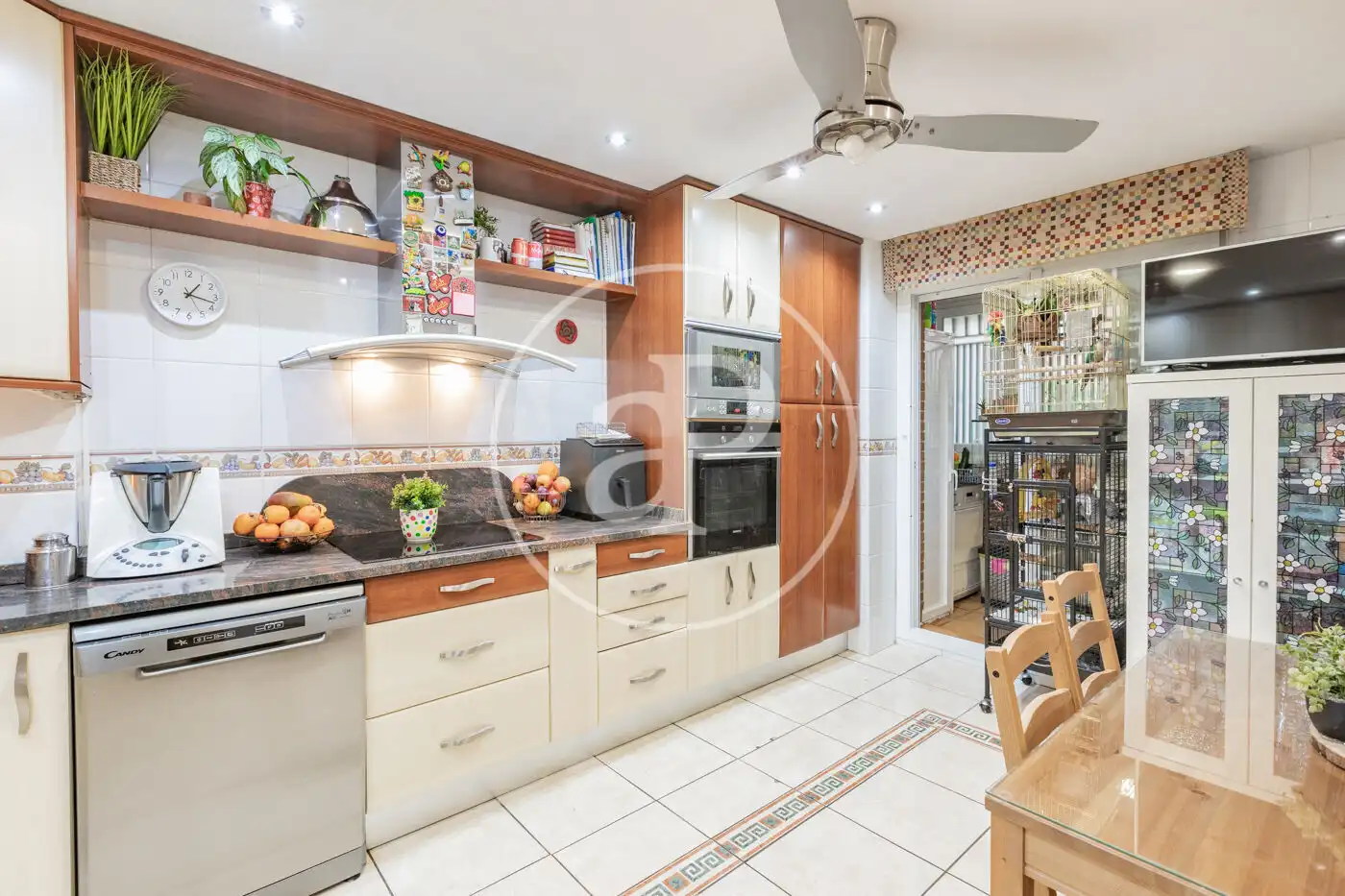 Cocina de Casa adosada en venta en San Sebastián de los Reyes con Aire acondicionado, Calefacción y Jardín privado
