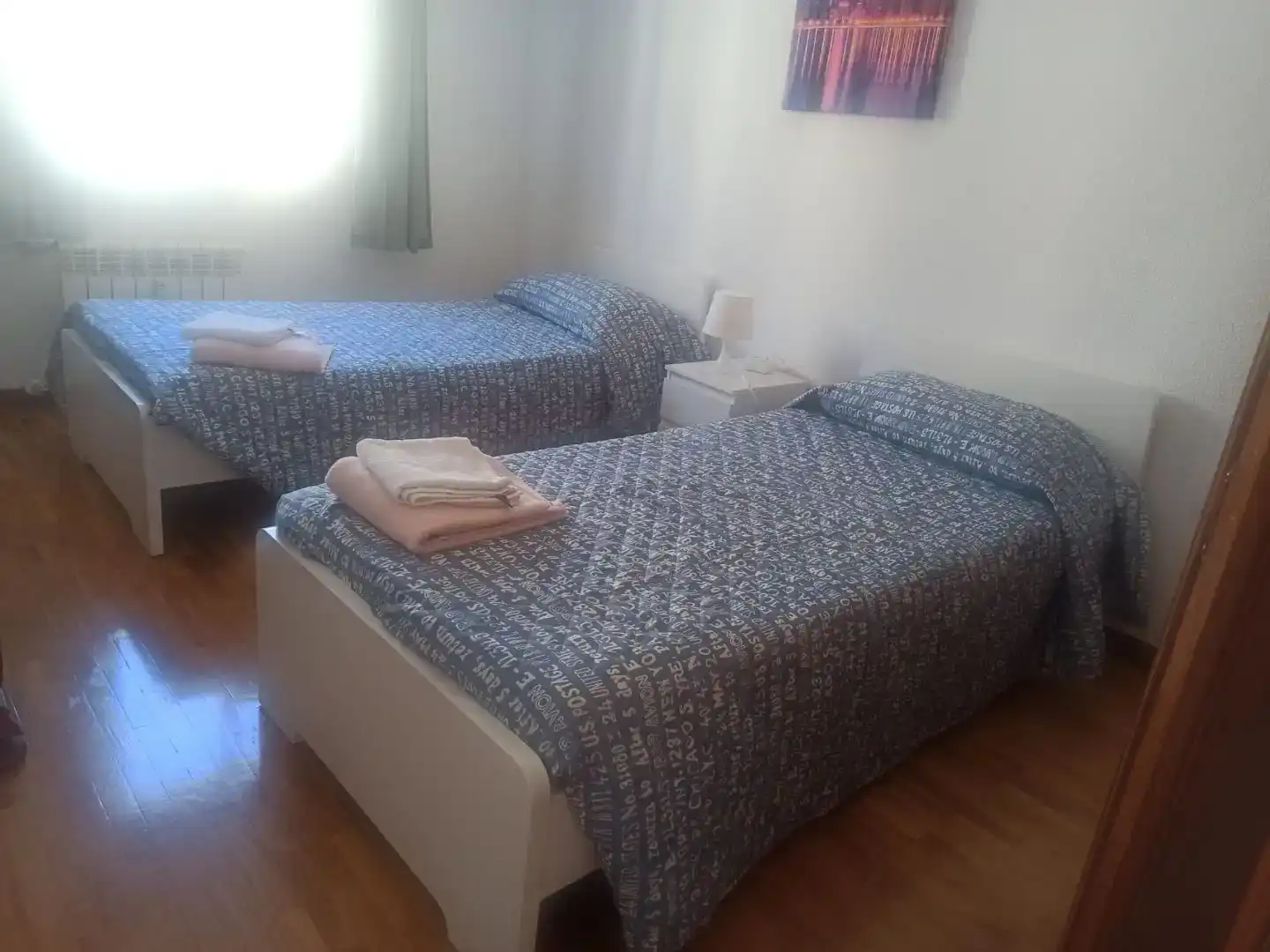 Schlafzimmer von Wohnung zur Miete in  Pamplona / Iruña mit Balkon