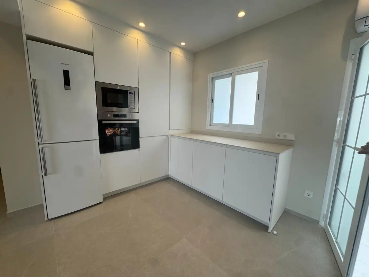 Flat for rent in Carrer GENERAL RIERA, Bons Aires