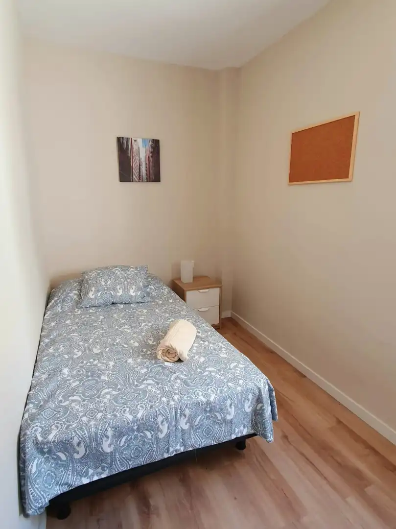 Habitación de Piso de alquiler en Valencia con Aire acondicionado, Parquet y Amueblado
