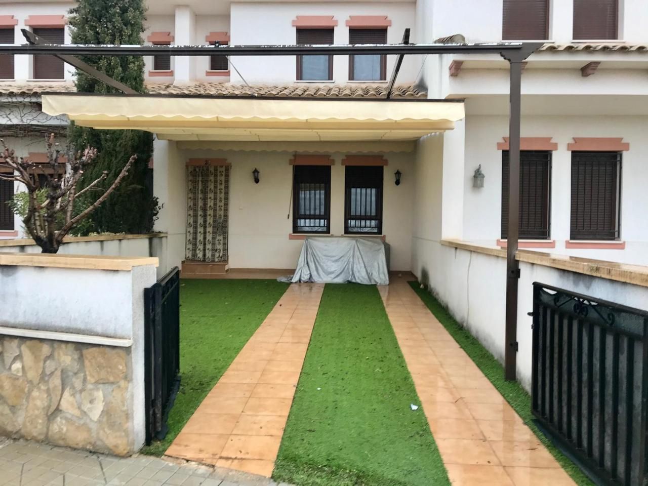 Jardí de Casa o xalet en venda en El Hito  amb Calefacció, Traster i Piscina comunitària