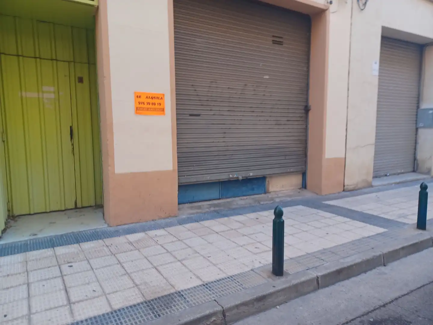 Vista exterior de Local de alquiler en  Zaragoza Capital