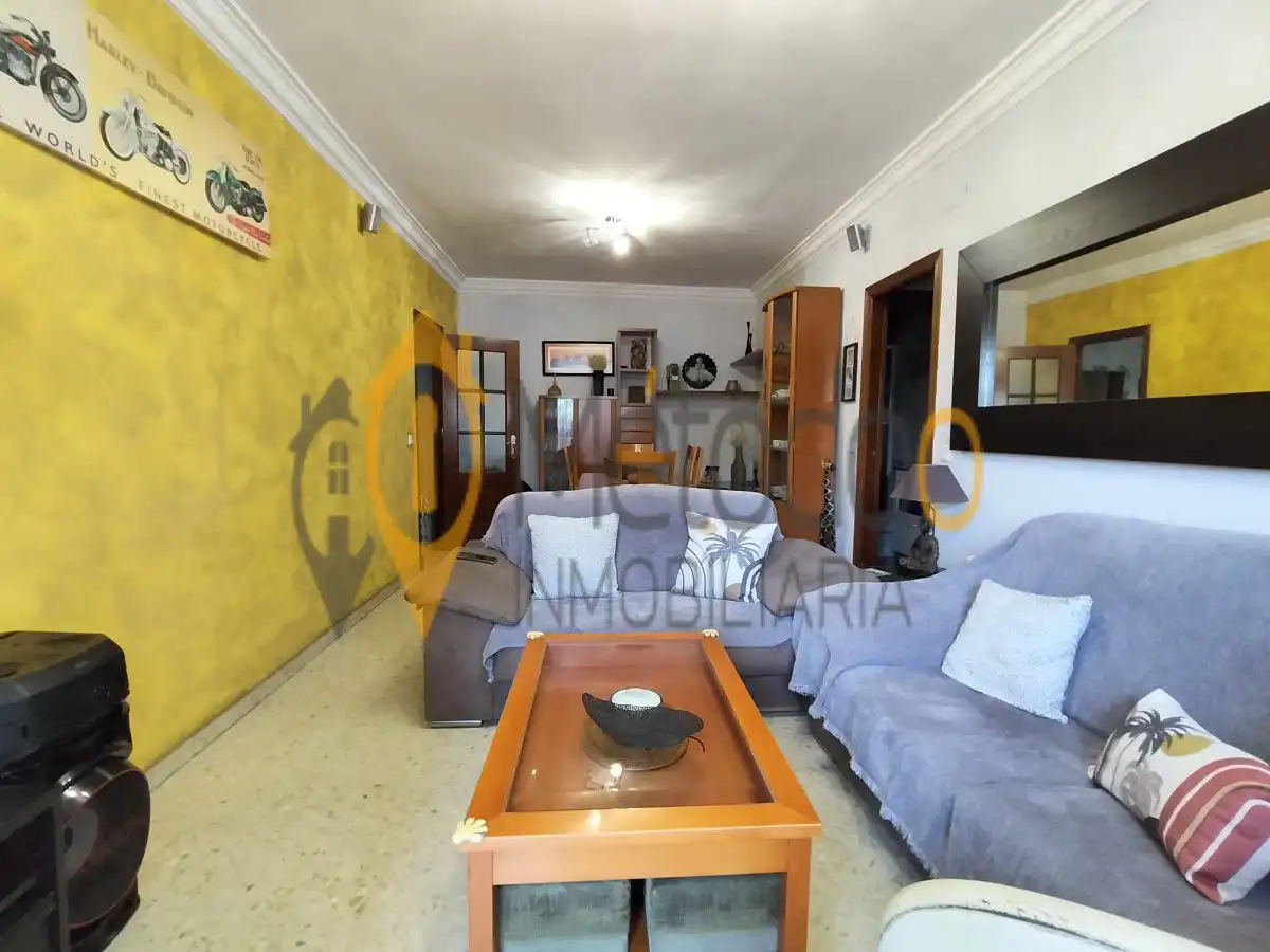 Living room of Flat for sale in Sevilla  with Air Conditioner, Heating and Furnished