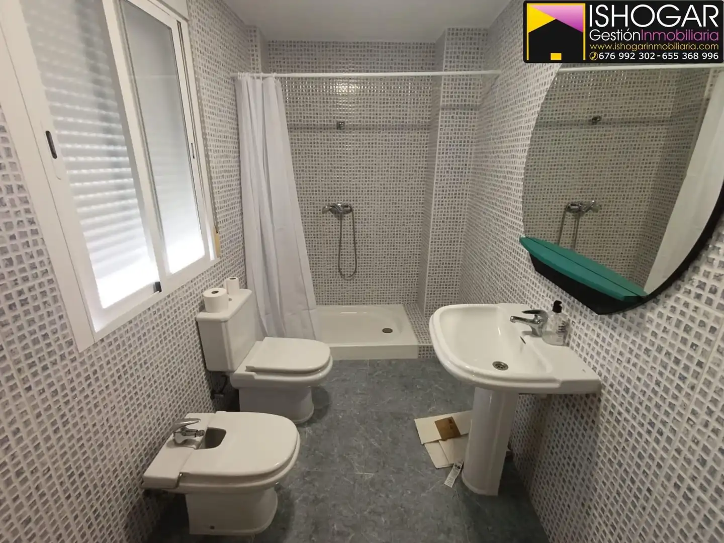 Baño de Piso de alquiler en Valdepeñas con Aire acondicionado, Calefacción y Amueblado