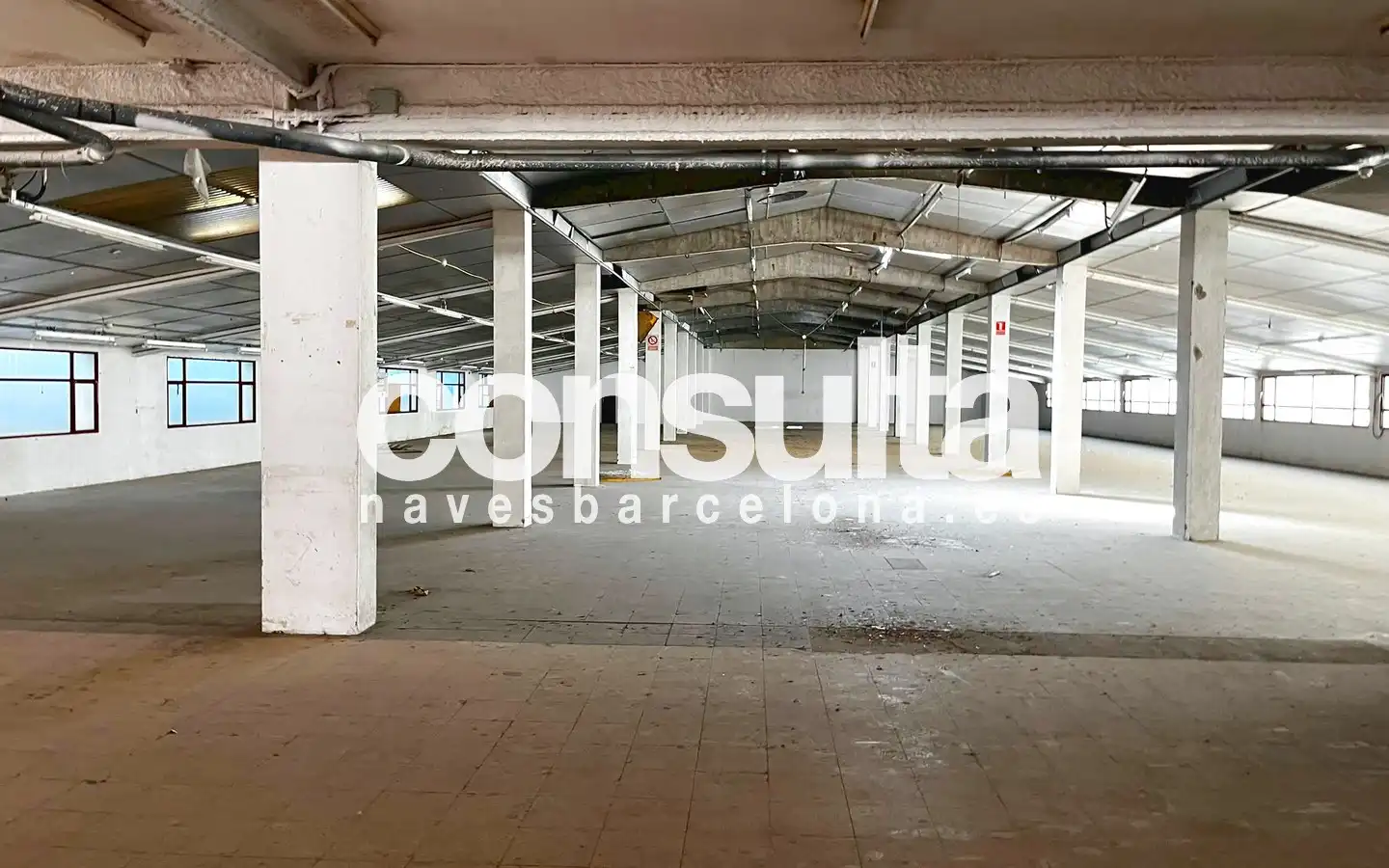 Außenansicht von Fabrikhallen zur Miete in Mataró