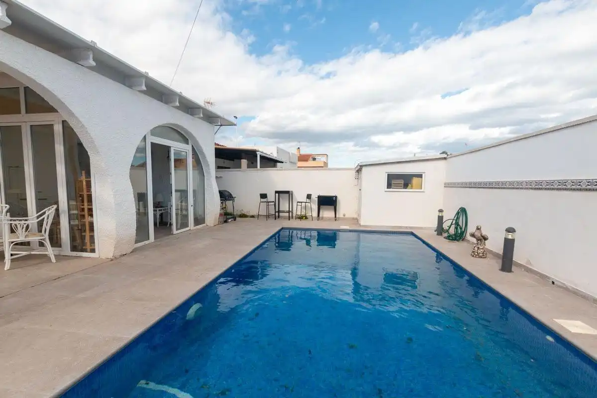 Swimming pool of Houses for sale in Torrevieja  with Air Conditioner, Terrace and Storage room
