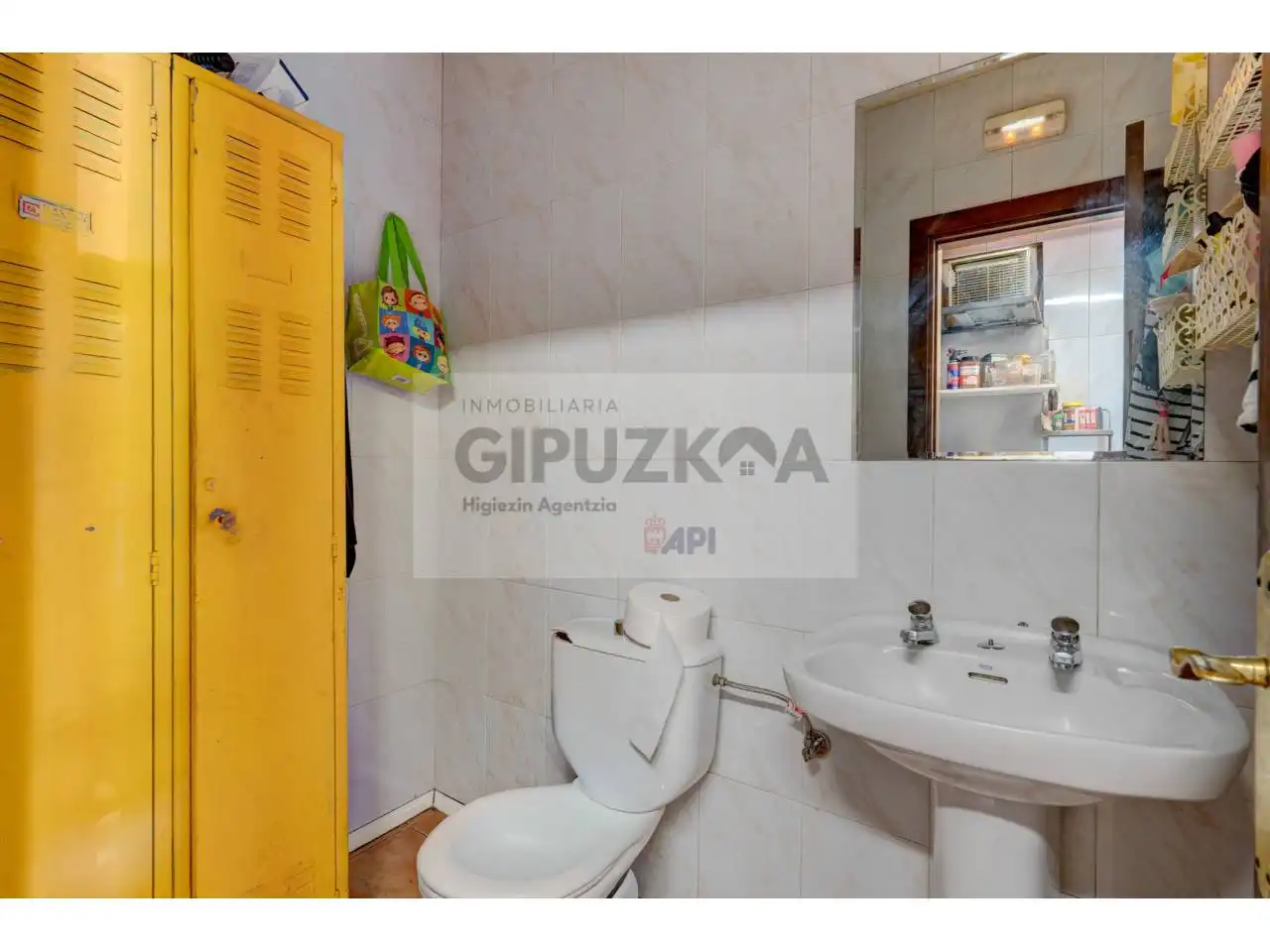 Bathroom of Commercial properties for rent in Deusto