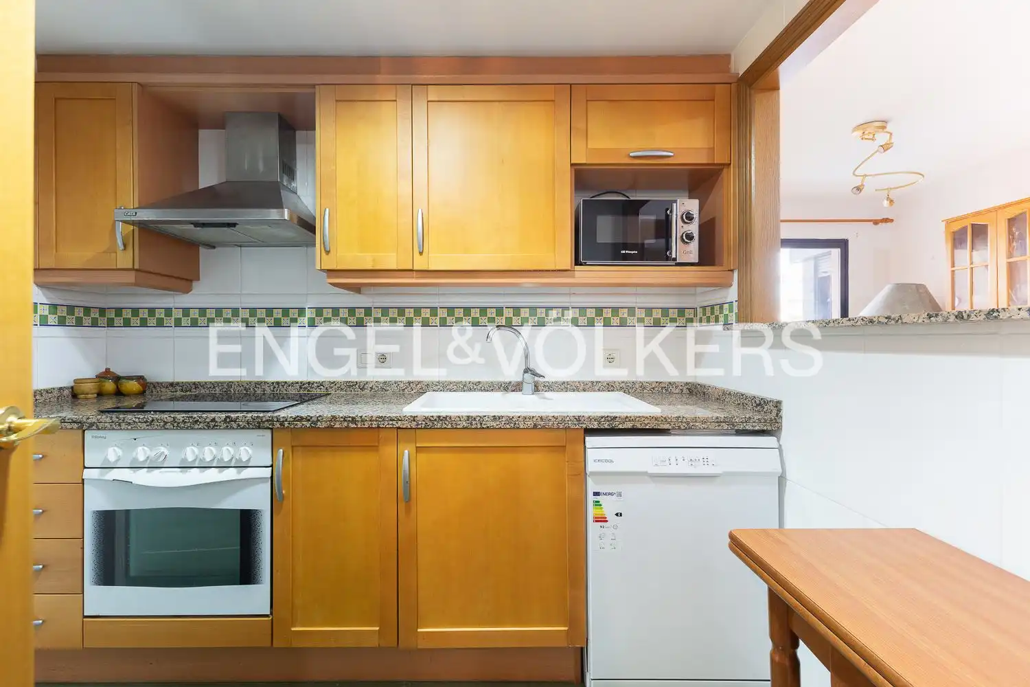 Cocina de Piso de alquiler en Valencia con Aire acondicionado, Calefacción y Jardín privado
