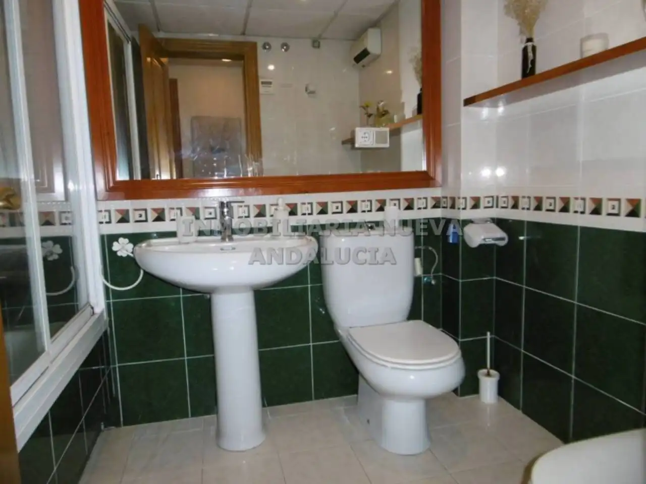 Badezimmer von Dachboden zur Miete in Almería mit Heizung, Terrasse und Möbliert