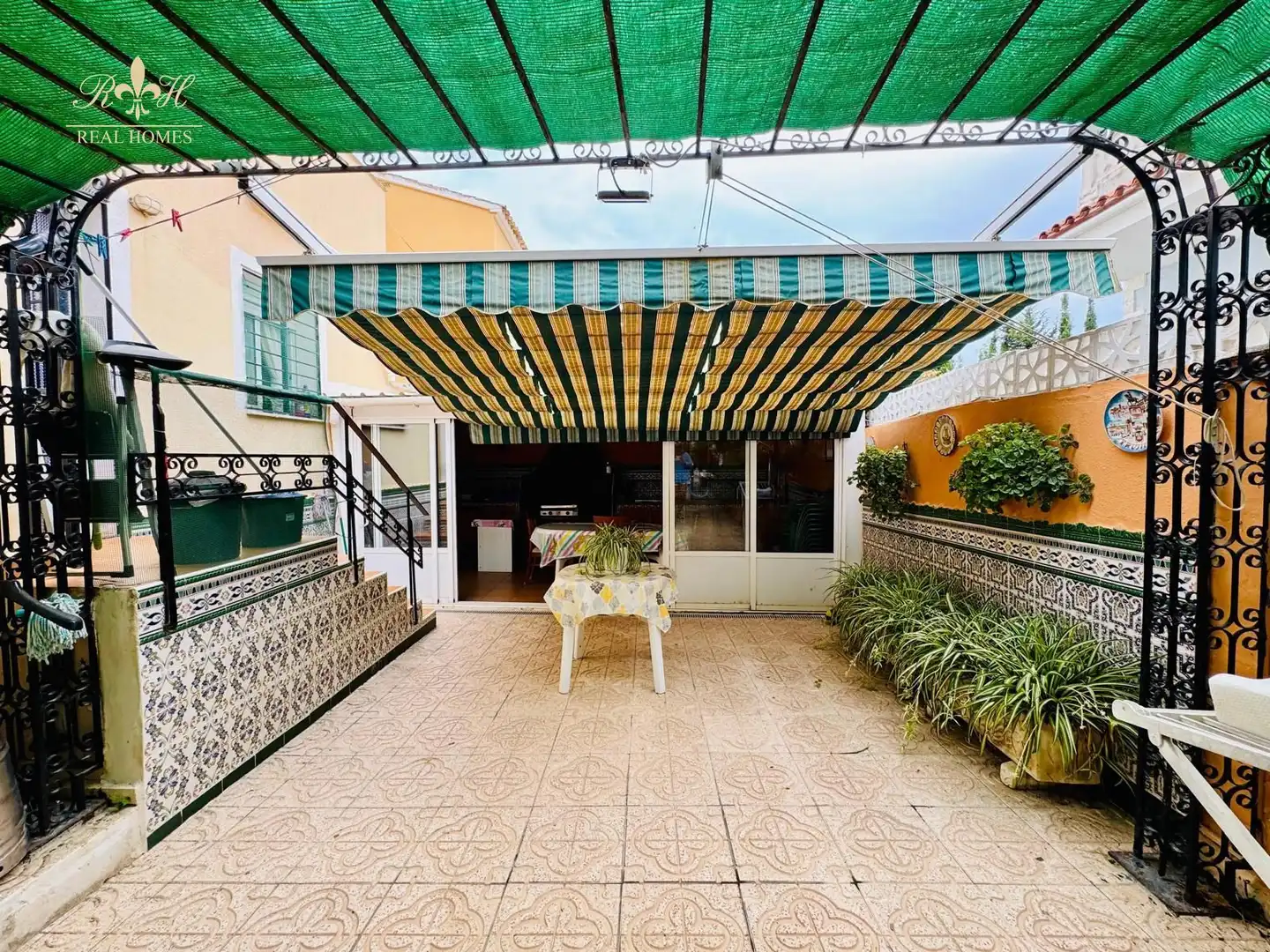 Terrasse von Einfamilien-Reihenhaus zum Verkauf in L'Alfàs del Pi mit Klimaanlage, Terrasse und Schwimmbad