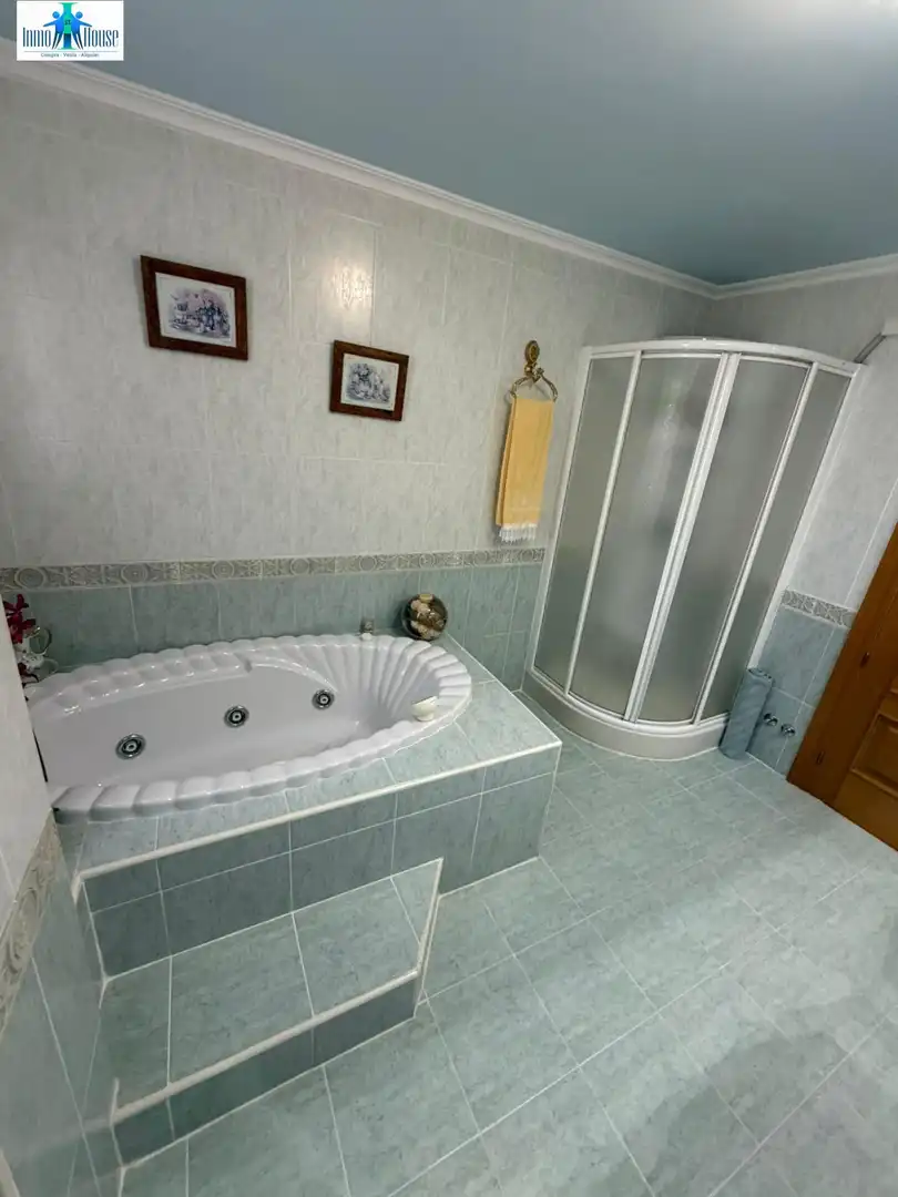 Bathroom of Detached homes for sale in Albacete  with Air Conditioner, Heating and Private garden