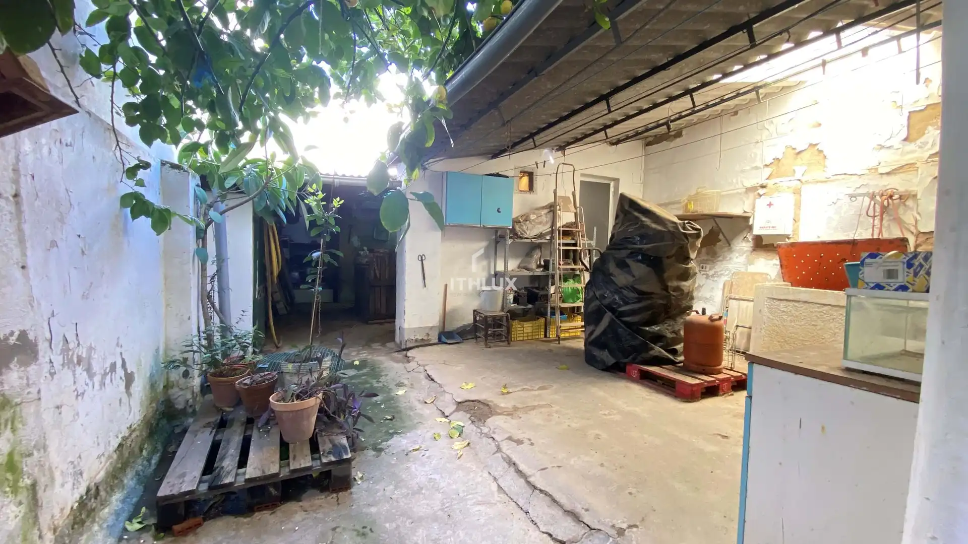 Casa adosada en venda en Don Benito amb Traster