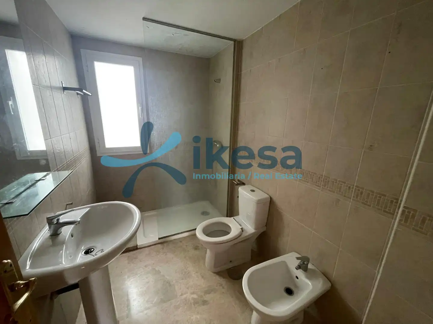Baño de Casa adosada en venta en Castilleja de la Cuesta con Aire acondicionado