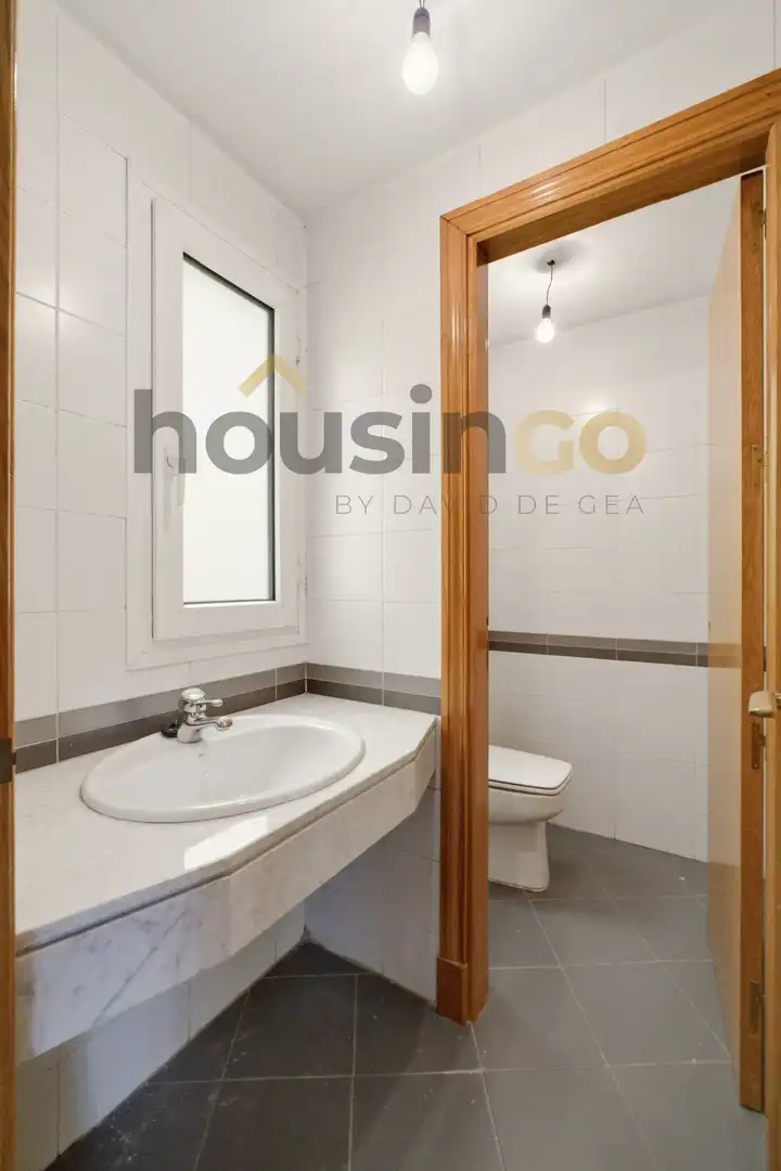Bathroom of Duplexes for sale in Madrid  with Terrace and Balcony