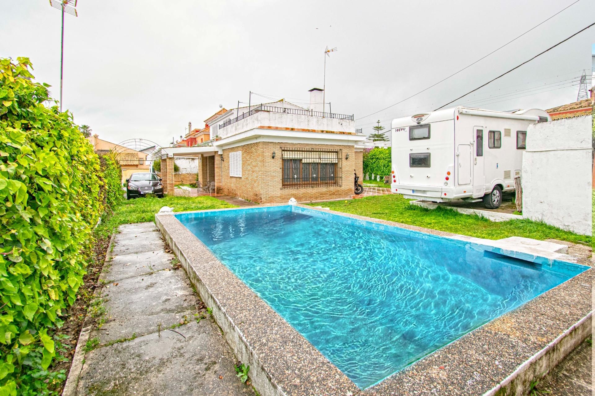 Piscina de Casa o chalet en venta en Salteras con Jardín privado, Trastero y Piscina