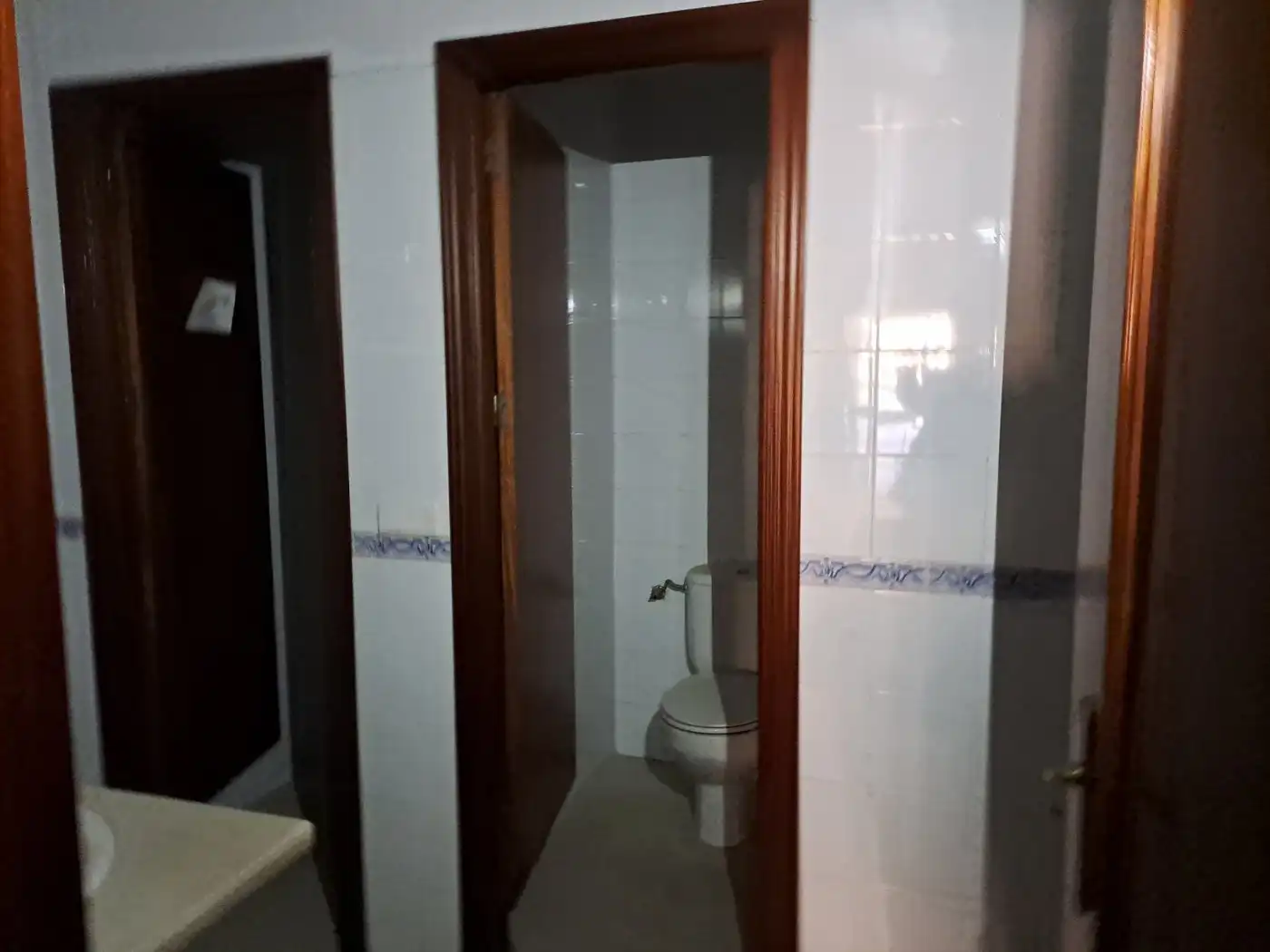 Baño de Local de alquiler en Villaverde del Río